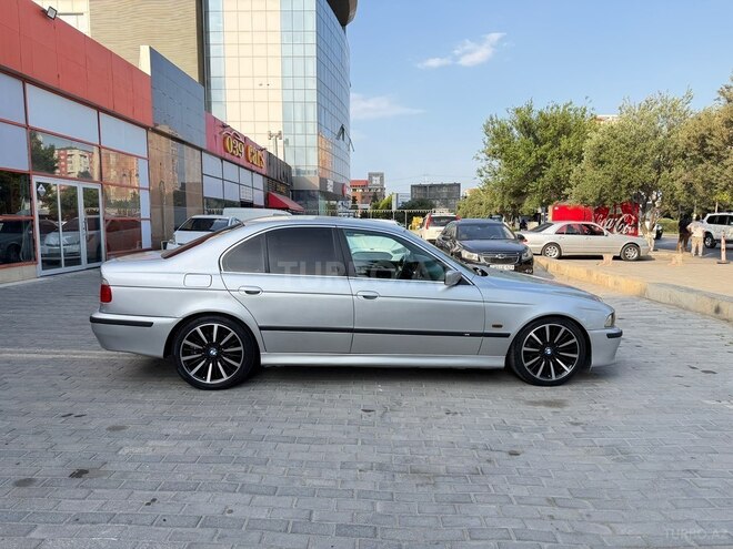 BMW 523-8