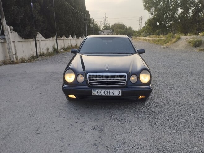 Mercedes E 220-1