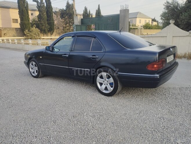 Mercedes E 220-10