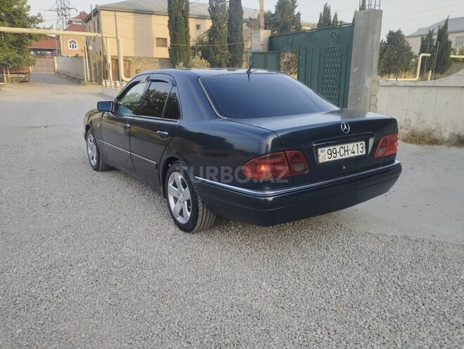 Mercedes E 220-17