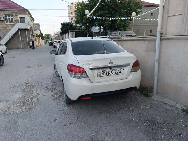 Mitsubishi Attrage-4