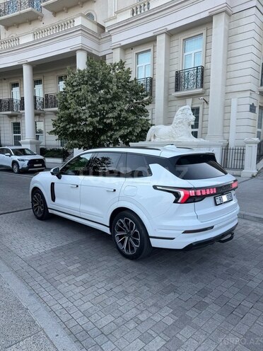 Lynk & Co 09-6