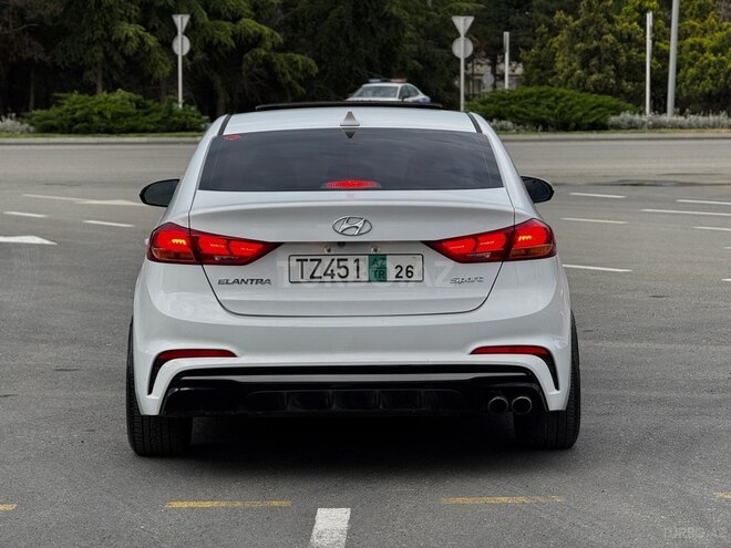 Hyundai Elantra-6