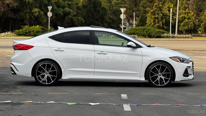 Hyundai Elantra-5