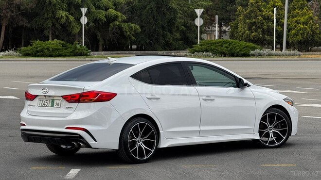 Hyundai Elantra-8