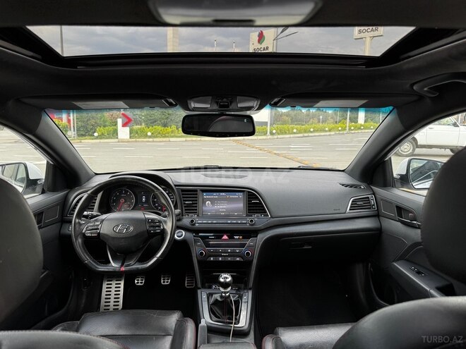 Hyundai Elantra-16