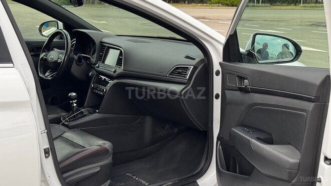 Hyundai Elantra-15
