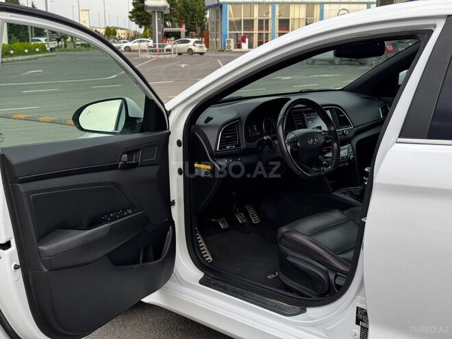 Hyundai Elantra-10