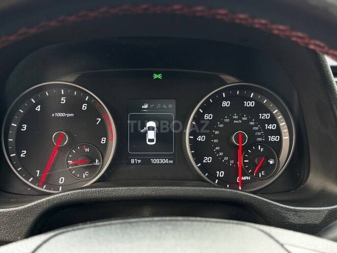Hyundai Elantra-17