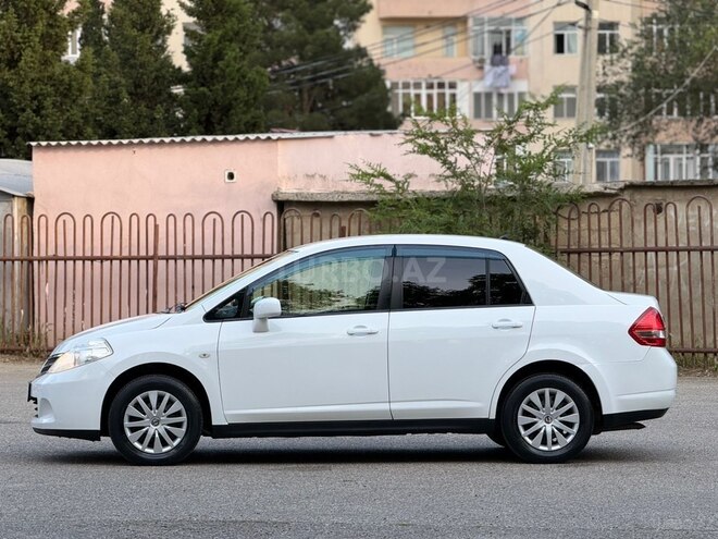 Nissan Tiida-5