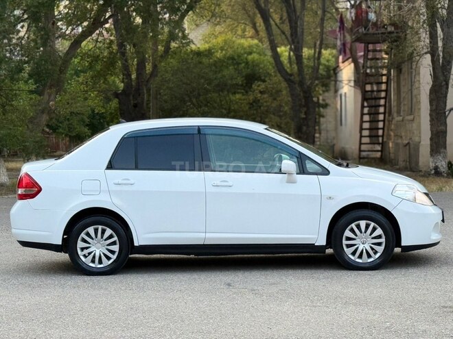 Nissan Tiida-4