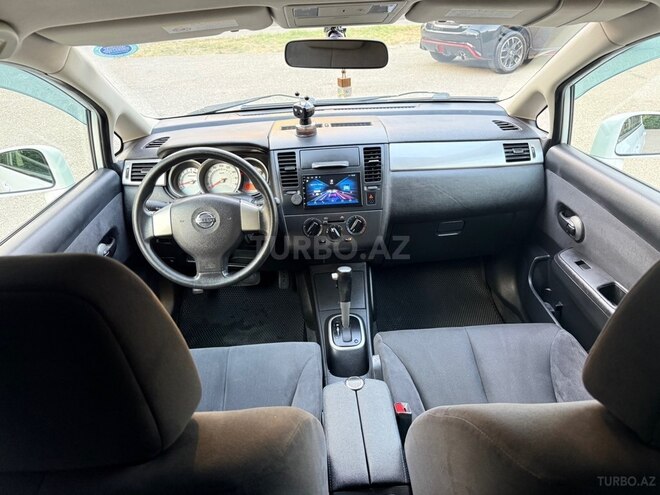Nissan Tiida-13
