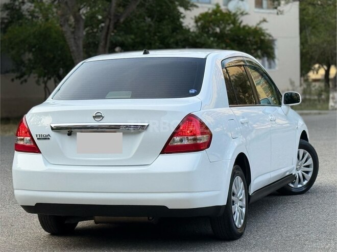 Nissan Tiida-9