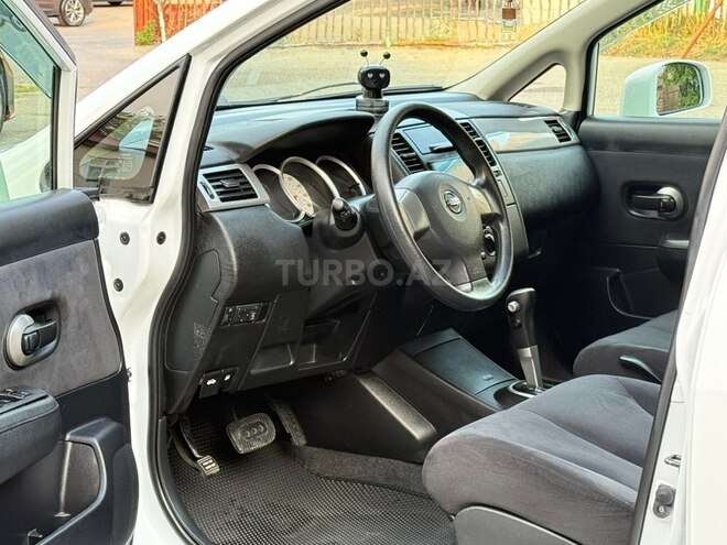 Nissan Tiida-10