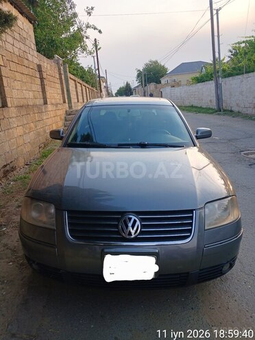 Volkswagen Passat-1