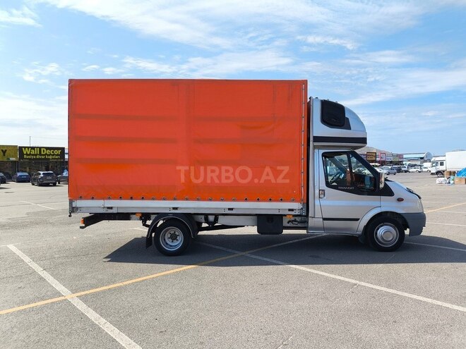 Ford Transit-5
