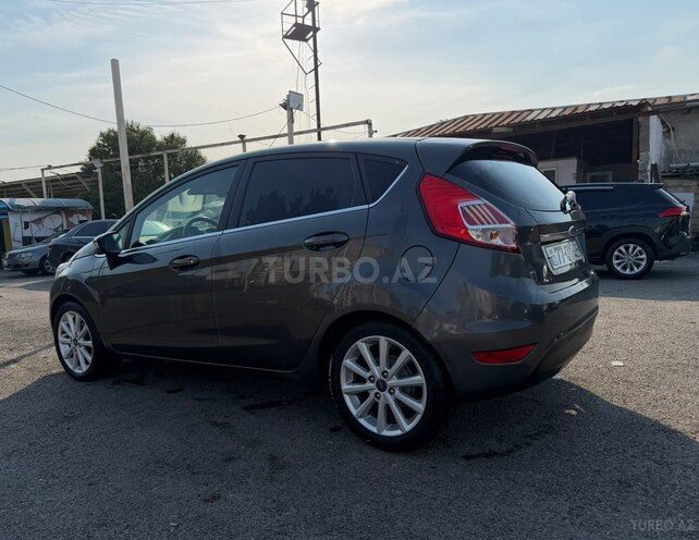 Ford Fiesta-8