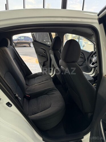 Kia Rio-17