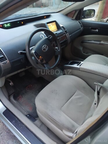 Toyota Prius-11