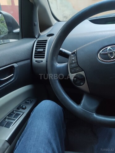 Toyota Prius-5