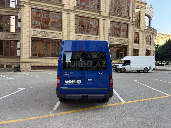 Ford Transit-10