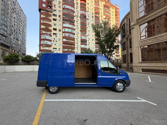 Ford Transit-13