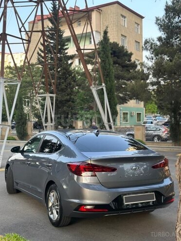 Hyundai Elantra-3