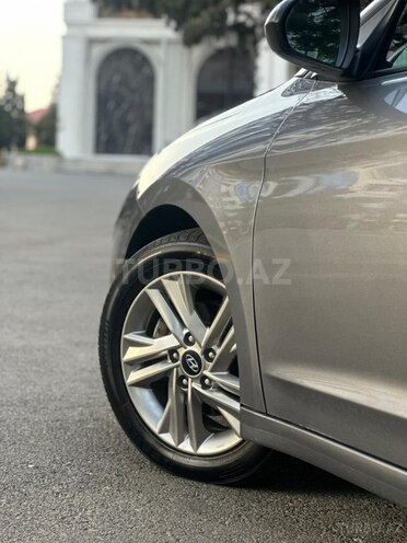 Hyundai Elantra-7
