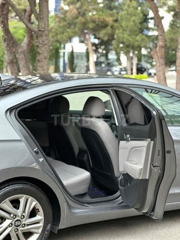 Hyundai Elantra-14