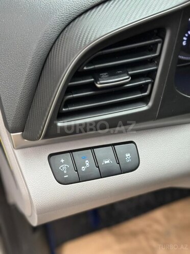 Hyundai Elantra-11