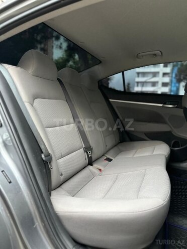 Hyundai Elantra-15