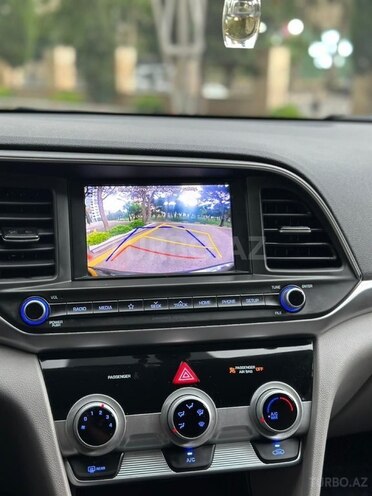 Hyundai Elantra-19