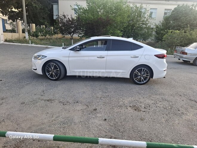 Hyundai Avante-3