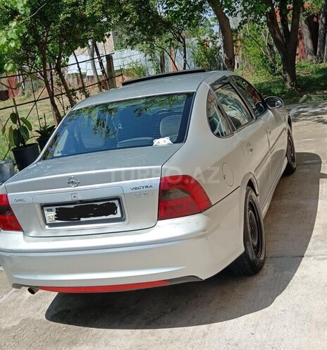Opel Vectra-4