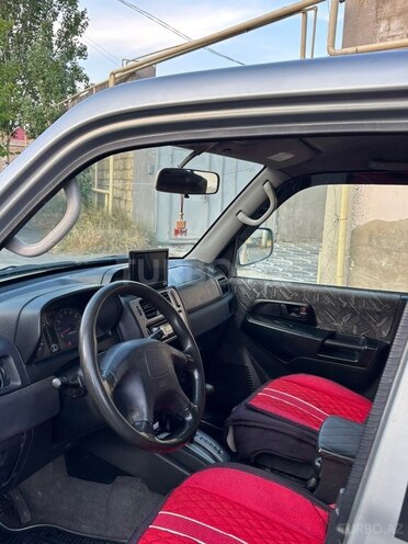 Mitsubishi Pajero io-7