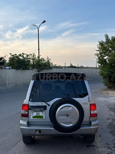 Mitsubishi Pajero io-4