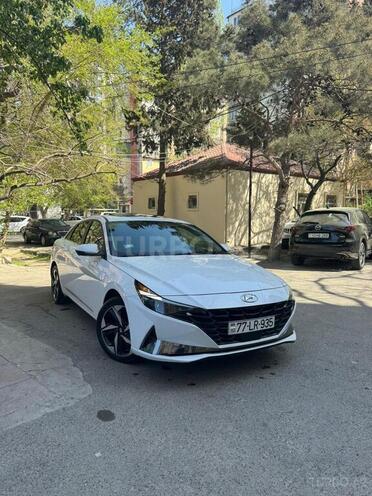 Hyundai Elantra-1