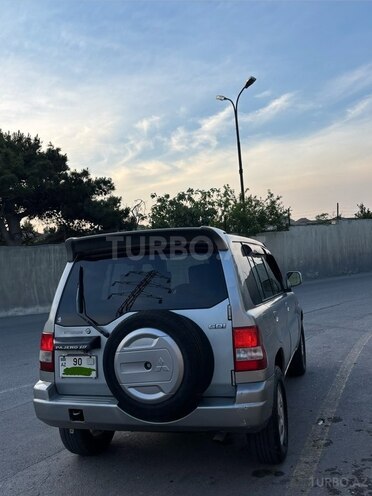 Mitsubishi Pajero io-5