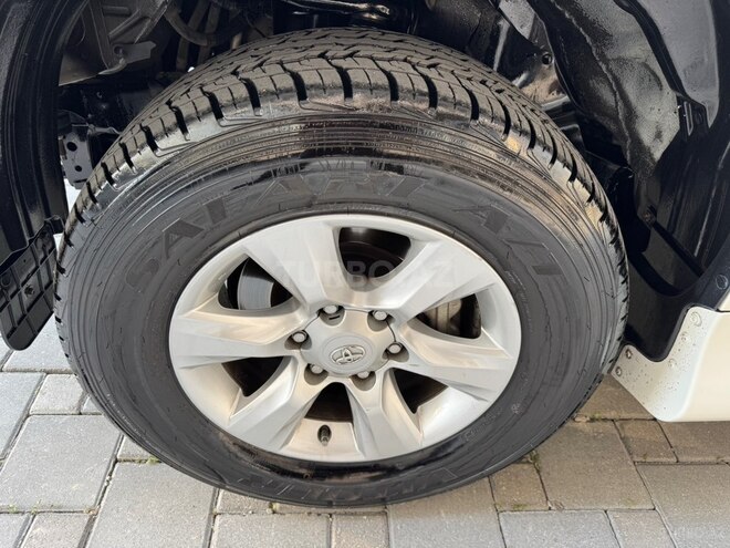 Toyota Land Cruiser Prado-8