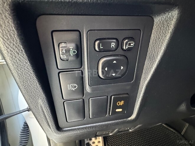 Toyota Land Cruiser Prado-11