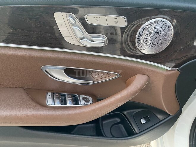Mercedes E 300-19