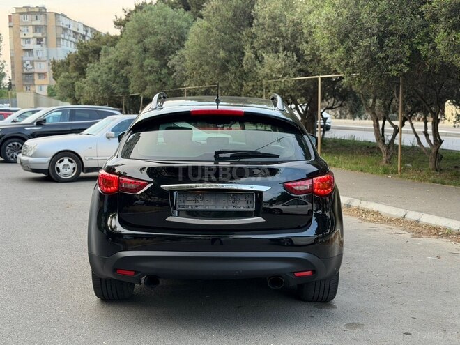 Infiniti FX35-11