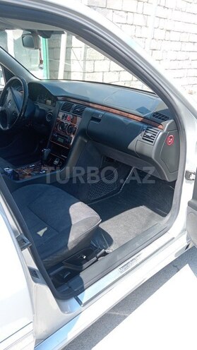 Mercedes E 220-3