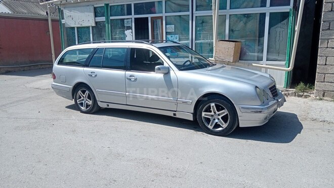 Mercedes E 220-2