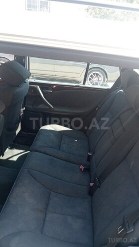 Mercedes E 220-9