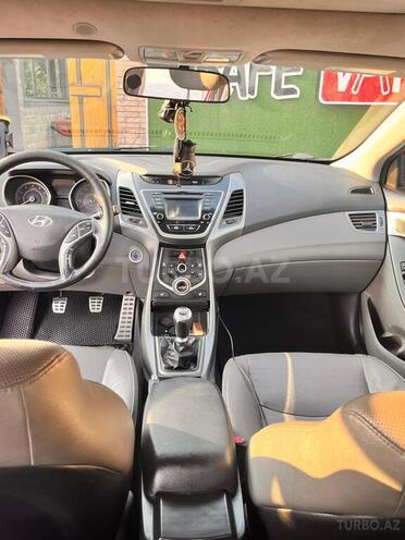 Hyundai Elantra-3