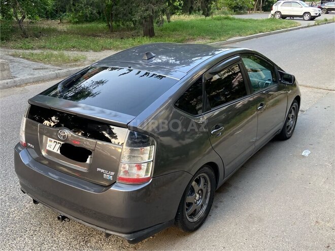 Toyota Prius-5