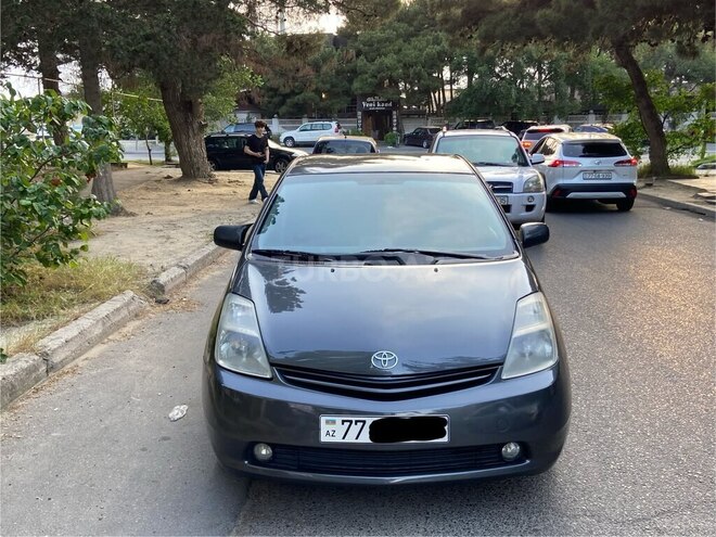 Toyota Prius-4