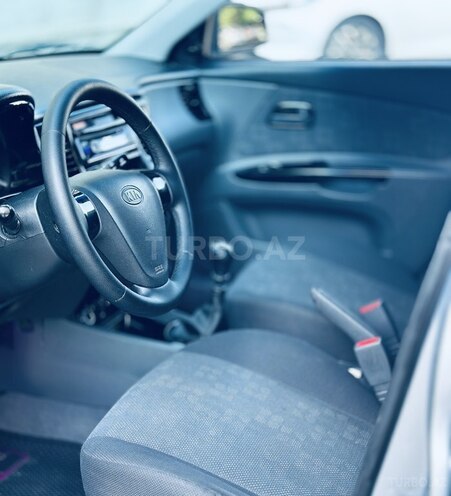 Kia Rio-15