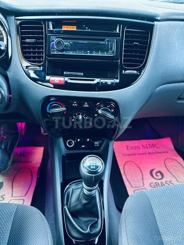 Kia Rio-13